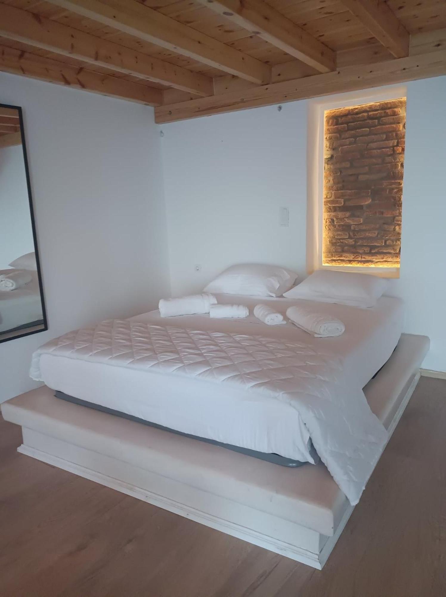 Michalelis Loft & Cave Apartment Plomari Екстериор снимка